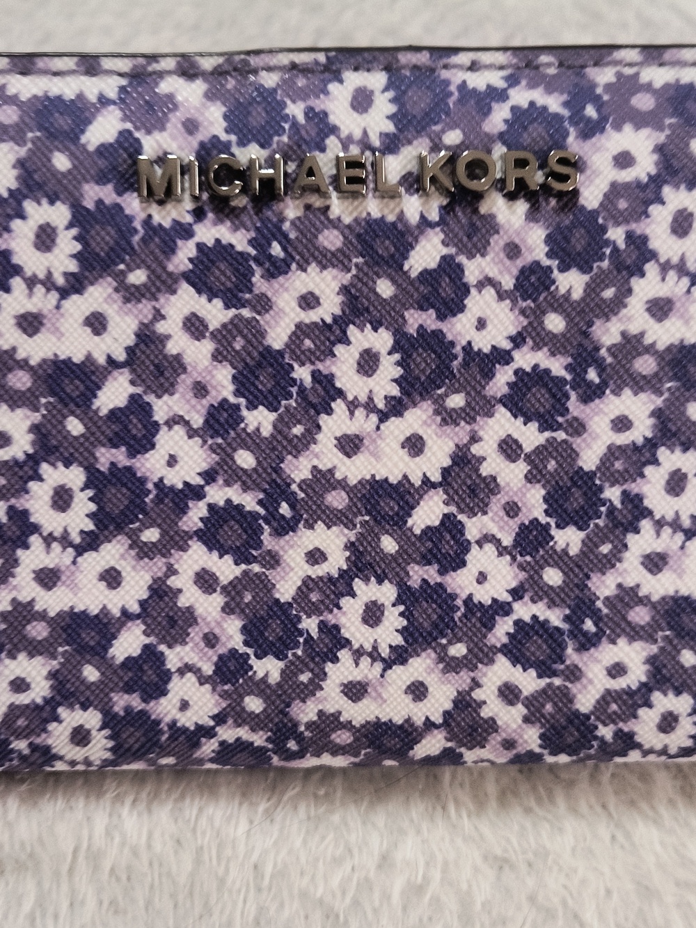 Michael Kors Jet Set Bi-fold Wallet in Purple and White Floral Pattern - Picture 2 of 10